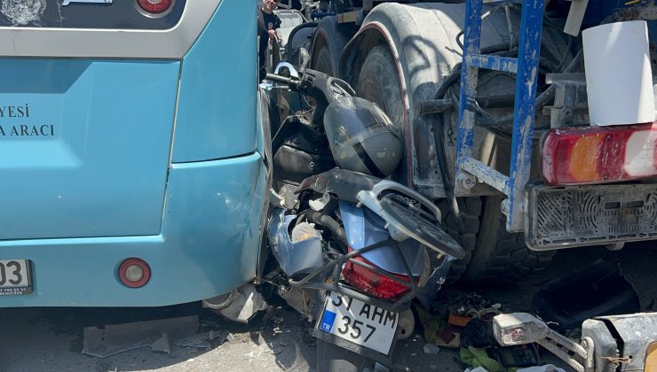 HATAY’DA MİNİBÜS İLE BETON MİKSERİ ARASINDA KALAN MOTOSİKLETLİ YARALANDI   