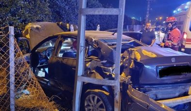 DÖRTYOL’DA ELEKTRİK DİREĞİNE ÇARPAN OTOMOBİLİN SÜRÜCÜSÜ YARALANDI   