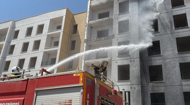 ŞANTİYE ALANINDA BİNAYA SIÇRAYAN YANGIN SÖNDÜRÜLDÜ   
