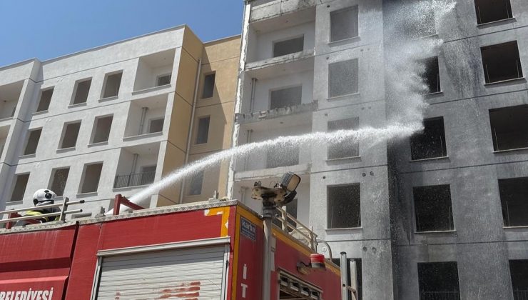 ŞANTİYE ALANINDA BİNAYA SIÇRAYAN YANGIN SÖNDÜRÜLDÜ   