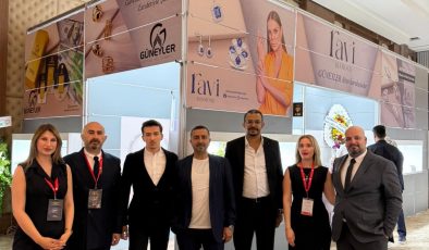 KUYUMCULUK FUARINDA RAVİ PIRLANTA DİKKATLERİ ÜZERİNE ÇEKTİ   