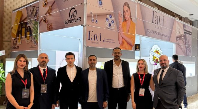KUYUMCULUK FUARINDA RAVİ PIRLANTA DİKKATLERİ ÜZERİNE ÇEKTİ   