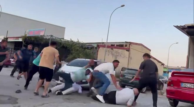 KAZA SONRASI TEKMELİ, YUMRUKLU KAVGA 