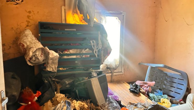 HATAY’DA ZİHİNSEL ENGELLİ KADININ ÇÖP EVİNDE TEMİZLİK ÇALIŞMASI BAŞLADI 
