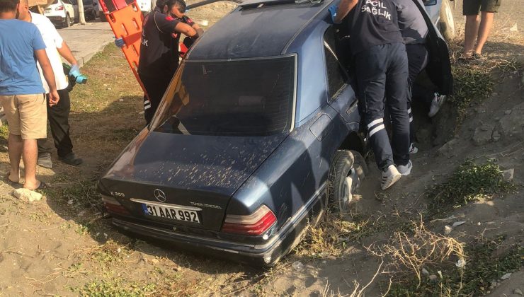 PARK HALİNDEKİ ARACA ÇARPIP KUM TEPESİNE SAPLANDI 
