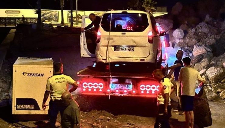 YOL SANILAN BİNA ENKAZINA İKİNCİ KEZ ARAÇ UÇTU 