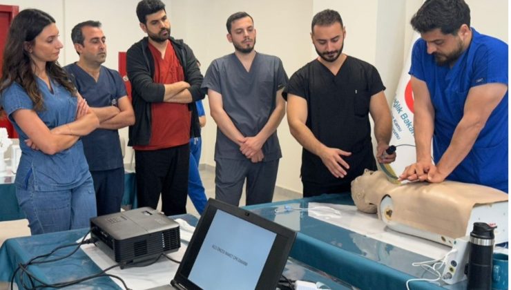 ALTINÖZÜ DEVLET HASTANESİ’NDE  KARDİYAK YAŞAM DESTEĞİ EĞİTİMİ VERİLDİ