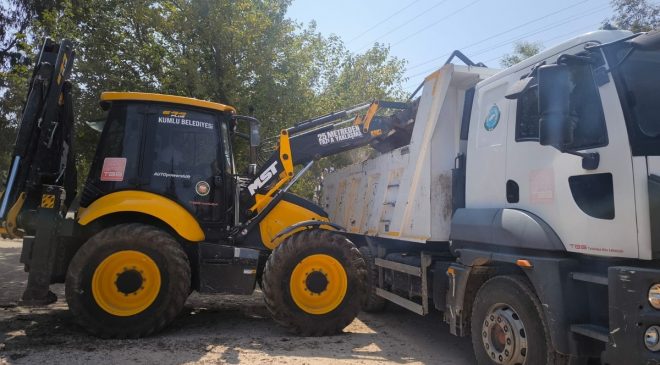 KUMLU’DA TEMİZLİK ÇALIŞMALARI SÜRÜYOR