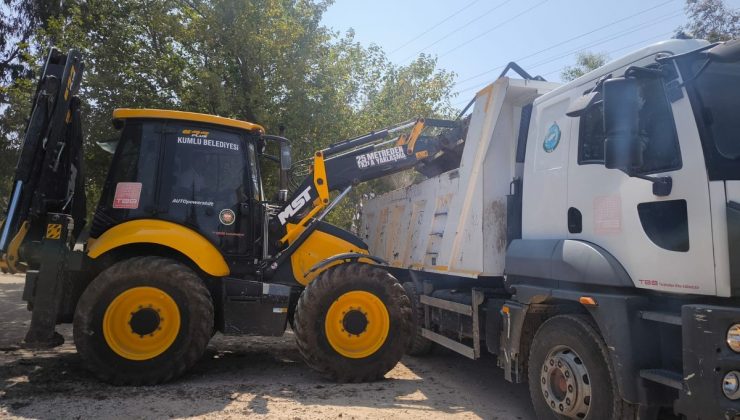 KUMLU’DA TEMİZLİK ÇALIŞMALARI SÜRÜYOR