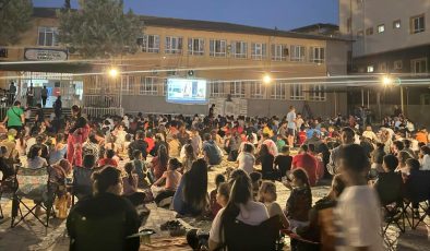 ODABAŞI 75. YIL İLKOKULU’NDA “AİLE YILI” KAPSAMINDA AÇIK HAVADA SİNEMA KEYFİ