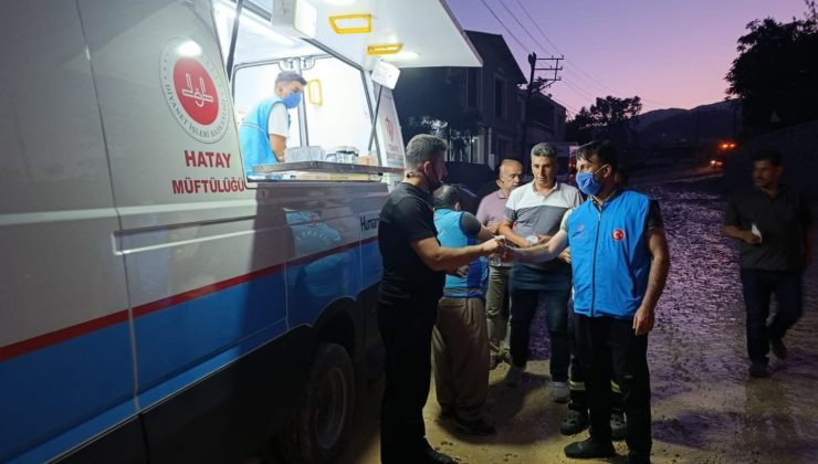 HATAY MÜFTÜLÜĞÜ VE TDV HATAY ŞUBESİ YANGIN BÖLGESİNDE
