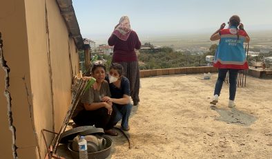 HATAY’DA YANGINA 16 İLDEN GELEN EKİPLER MÜDAHALE EDİYOR   