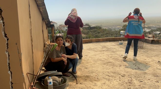 HATAY’DA YANGINA 16 İLDEN GELEN EKİPLER MÜDAHALE EDİYOR   