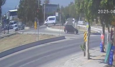 ARAÇLA ÇARPIŞMAMAK İÇİN REFÜJE ÇIKTI 
