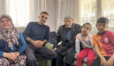103 YAŞINDAKİ KORE GAZİSİ TORUNUNUN, TORUNUNU GÖRDÜ  