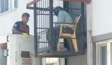 BİNANIN DIŞINDA BULUNAN ASANSÖRDE MAHSUR KALAN YAŞLI KADINI İTFAİYE KURTARDI 