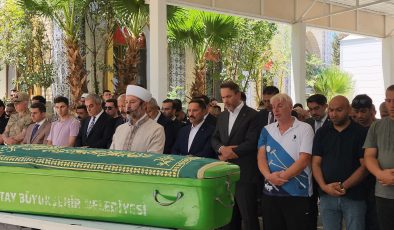 BAKAN BAYRAKTAR TEYZESİNİ SON YOLCULUĞUNA UĞURLADI 