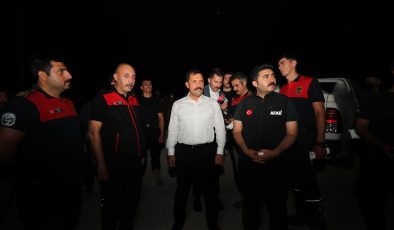 SURİYE SINIRINDA ALEVLERLE MÜCADELE GECE DE DEVAM EDİYOR   