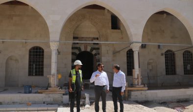 DEPREMDE YERLE BİR OLAN ANADOLU’NUN İLK CAMİSİNİN EYLÜL AYINDA İBADETE AÇILMASI PLANLANIYOR  