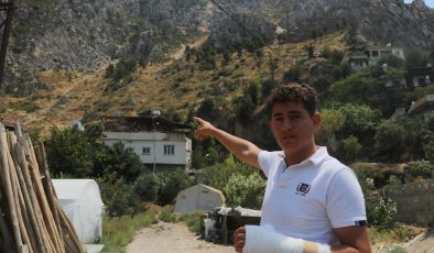 ORMAN YANGININDA MÜCADELE VEREN ÇOCUĞUN ELİNİ YAMAÇTAN KOPAN KAYA PARÇASI KIRDI   