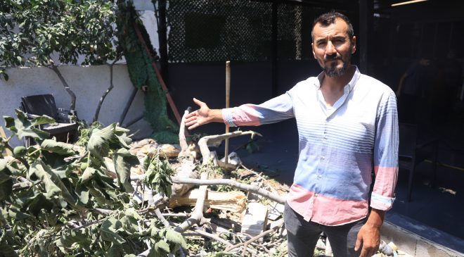 DEMİR YÜKLÜ KAMYON 8 METRELİK DUVARDAN BAHÇEYE UÇTU 