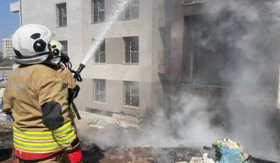 HATAY’DA ŞANTİYE YANGINI BÜYÜMEDEN SÖNDÜRÜLDÜ   