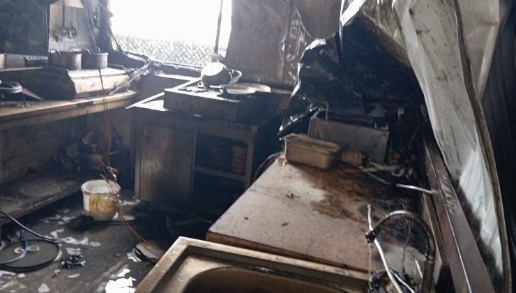 ALEVLERİN YÜKSELDİĞİ KAFE KULLANILMAZ HALE GELDİ 