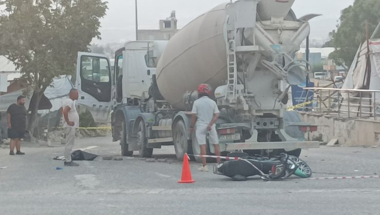 BETON MİKSERİ MOTOSİKLETİ EZDİ: 2 ÖLÜ  