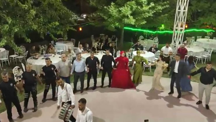 POLİSLER, KÜÇÜK YAŞTAYKEN BABASI VEFAT EDEN POLİS KIZININ KINA GECESİNDE HALAY ÇEKTİ  