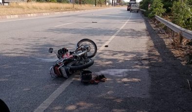 TIRLA ÇARPIŞAN MOTOSİKLETİN 19 YAŞINDAKİ SÜRÜCÜSÜ HAYATINI KAYBETTİ  