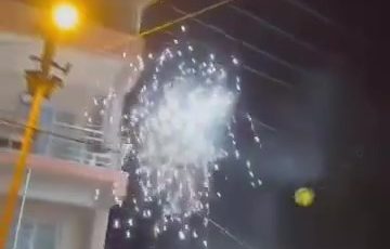 SICAK HAVANIN ETKİSİYLE PATLAMA YAŞANAN ELEKTRİK TELLERİ KORKUTTU 