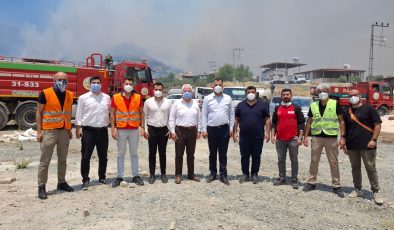 HATAY BAROSU’NDAN YANGIN BÖLGESİNE İÇECEK VE GIDA DESTEĞİ 