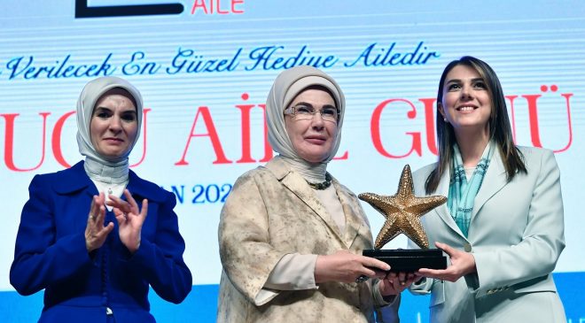 EMİNE ERDOĞAN’DAN HATAY’IN ANNESİNE ÖDÜL