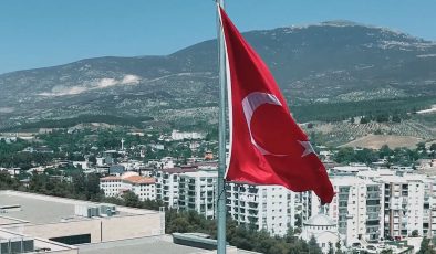 ÇELİK: KIRIKHAN’IN ZAFER GÜNÜ KUTLU OLSUN