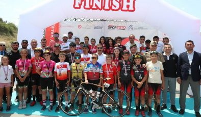 HATAY’DA PEDALLAR 15 TEMMUZ ŞEHİTLERİ İÇİN DÖNDÜ 