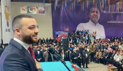AK GENÇLİK SAHADA, HAYAT YENİDEN KURULUYOR