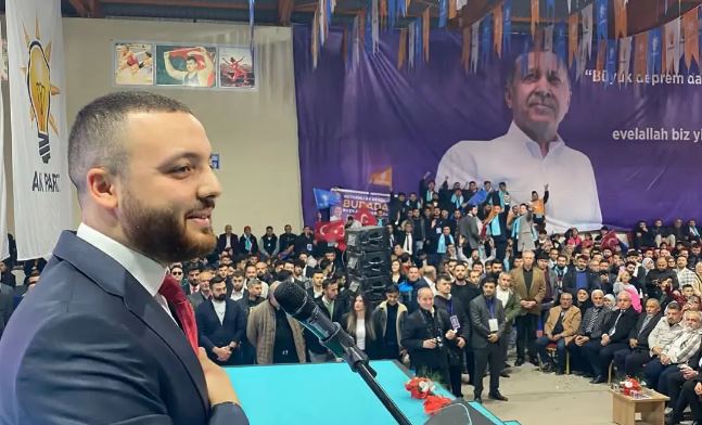 AK GENÇLİK SAHADA, HAYAT YENİDEN KURULUYOR