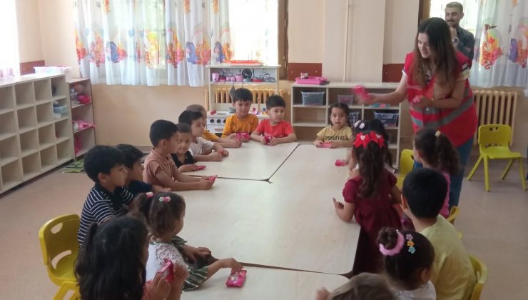 KIZILAY’DAN MİNİK GÖNÜLLÜLERE ANLAMLI ETKİNLİK