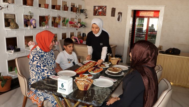 ALTINÖZÜ’NÜN GASTRONOMİ YÜKSELİŞİNDE LOKOMOTİF: “ZEYTİN KAFE RESTORAN” 