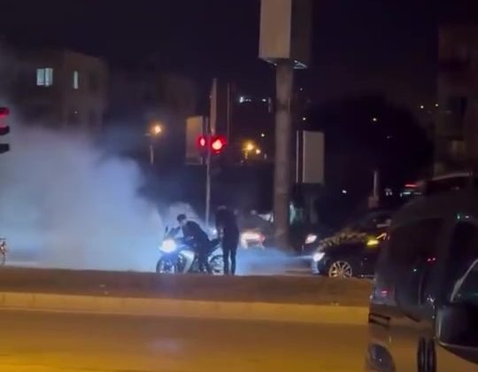 DÜĞÜN KONVOYUNDA LASTİK YAKAN SÜRÜCÜYE CEZA YAĞDI 