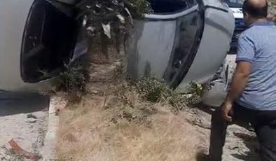 TAKLA ATAN OTOMOBİL AĞAÇA ÇARPARAK DURABİLDİ   