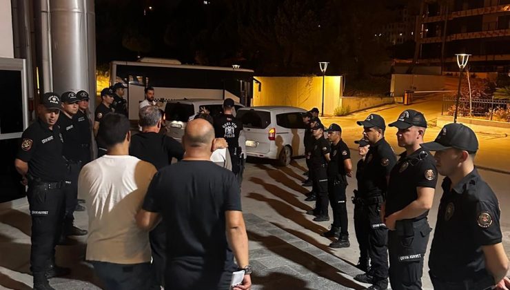  SAMANDAĞ’DA KAVGAYA KARIŞAN 4 KİŞİ TUTUKLANDI   