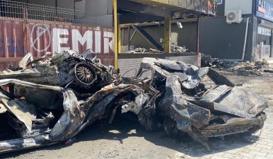 KORKU DOLU ANLAR: İŞYERİ VE HURDA ARAÇLAR ALEVLERE TESLİM OLDU  