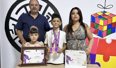 TEKNOLOJİK ALETLERDEN UZAK TUTULARAK BÜYÜTÜLEN ÜMİT, TAYLAND’DA DÜZENLENEN BİLİM OLİMPİYATLARDA ÜÇÜNCÜ OLDU 