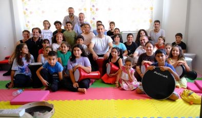 GİRNE MANSUROĞLU KÜLTÜR MERKEZİ’NDE MİNİKLER SANAT COŞKUSU  YAŞADI   