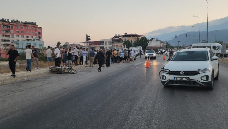  OTOMOBİLLE ÇARPIŞAN MOTOSİKLETİN SÜRÜCÜSÜ ÖLDÜ   