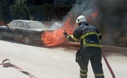 PARK HALİNDEKİ MERCEDES ALEVLERE TESLİM OLDU 