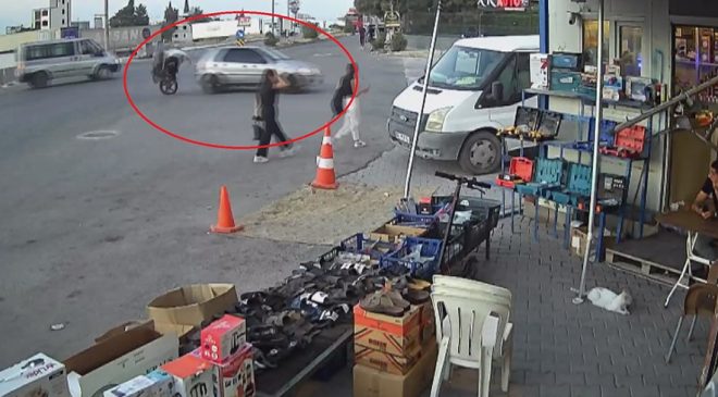 MOTOSİKLETİN OTOMOBİLE OK GİBİ SAPLANDIĞI ANLAR KAMERADA 