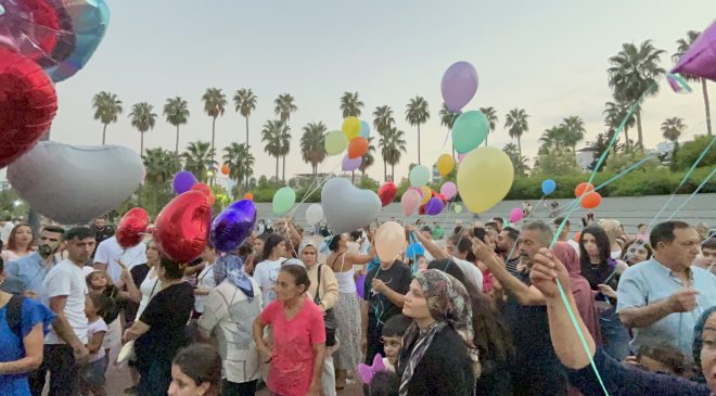 BABASININ SOSYAL MEDYA PAYLAŞIMI ÜZERİNE GÖKYÜZÜ, YAĞMUR’UN UMUT BALONLARIYLA RENGARENK OLDU  