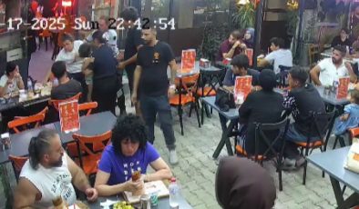 KÖFTE YERKEN BOĞULMA TEHLİKESİ GEÇİREN KADININ HAYATINI HEİMCLİCH MANEVRASIYLA KURTARDI   